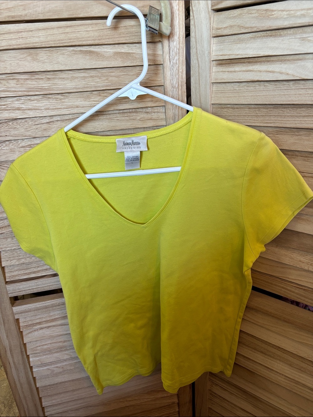 FINAL MARKDOWN Neiman Marcus Short Sleeve V-Neck Tee Large